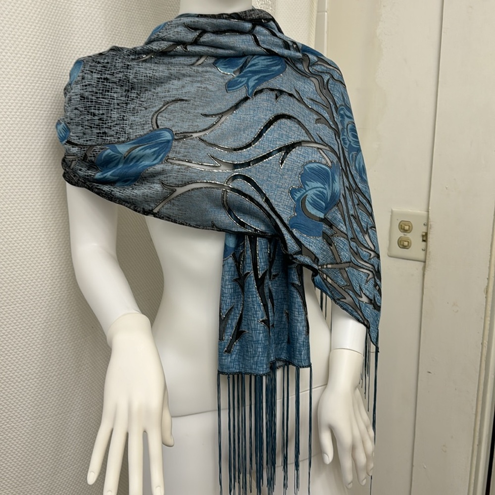 NWOT-Gorgeous scarf/shawl